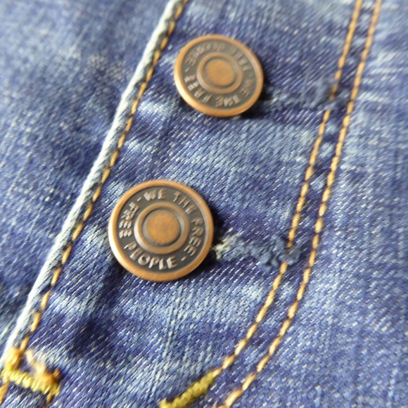 Free People Cotton Stretch Denim Button Front Frayed Hem Bell Bottom Jeans NWT - Picture 6 of 9